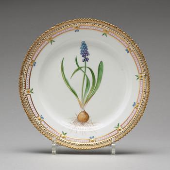 A set of six Royal Copenhagen 'Flora Danica' dishes, Denmark, 20th Century.