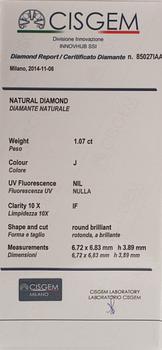 RING, 18K vitguld med briljantslipad diamant 1.07 ct samt små briljantsliapde diamanter 0.28 ct. Vikt 3.3 gram.