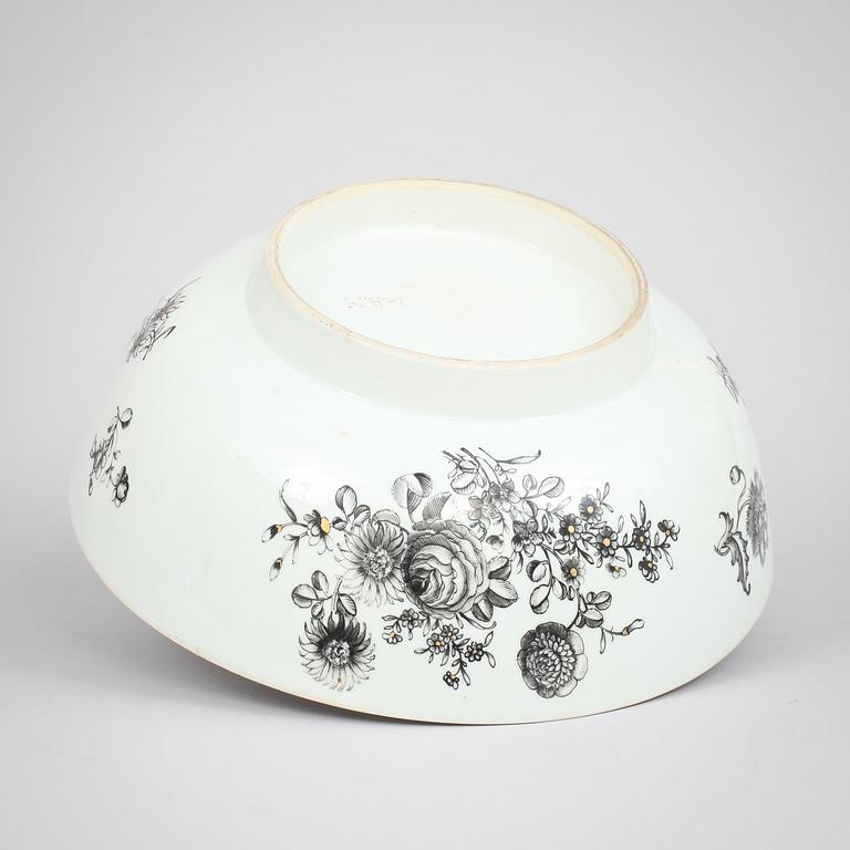 BÅLSKÅL, kompaniporslin. Qing dynastin, Qianlong, daterad 1762.