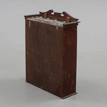 VÄGGSKÅP. Empire, 1800-tal.