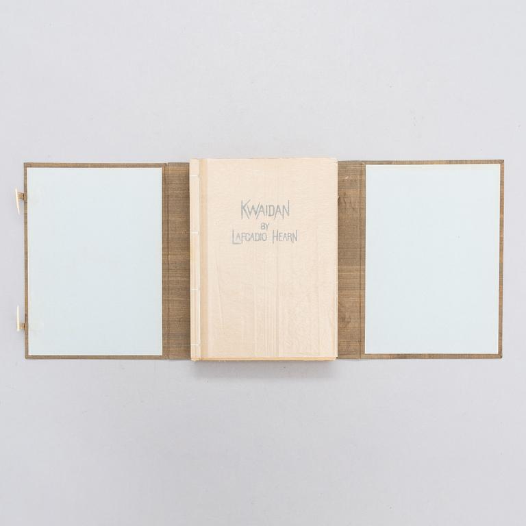 Bok, "Kwaidan", av Lafcadio Hearn, illustrerad och signerad av Yasumasa Fujita. Första upplagan, Japan, 1932.