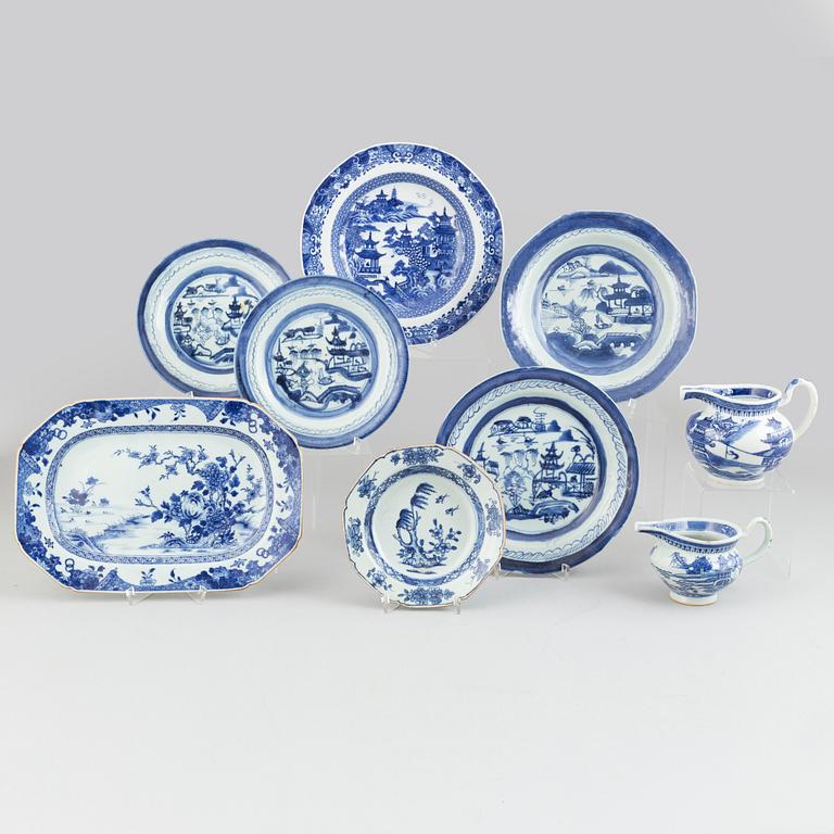 A group of Chinese porcelain, Qing dynasty, Qianlong (1736-1795), Jiaqing (1736-1820) and 19th/20th century, (9 pcs).
