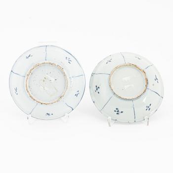 A set of two matching blue and white dishes, late Ming dynasty, 17th century.