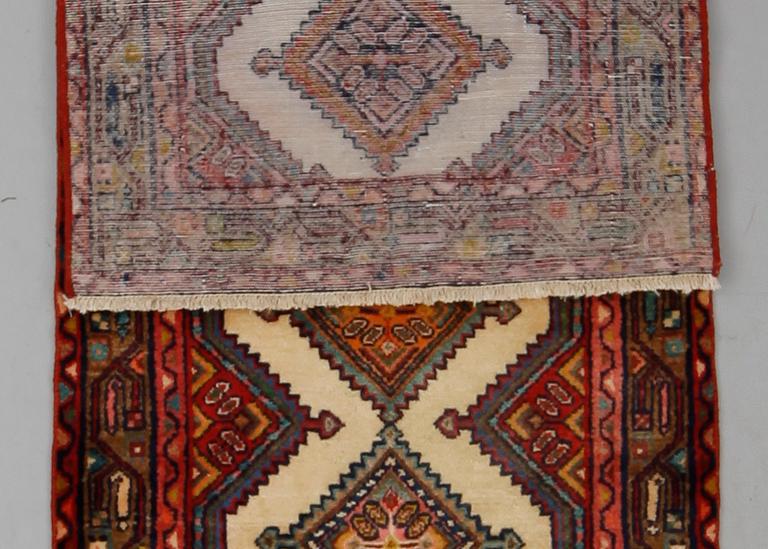 MATTA, Hamadan, ca 370 x 84 cm.