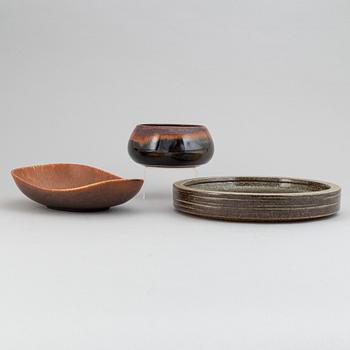 Carl-Harry Stålhane, a set of two stoneware bowls for Rörstrand and a stoneware dish from Palshus, Denmark.