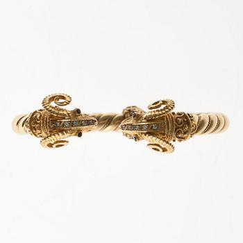 ARMBAND, 18K guld rubiner, briljantslipade diamanter ca 0.6 ct. Vikt 47,2 g.