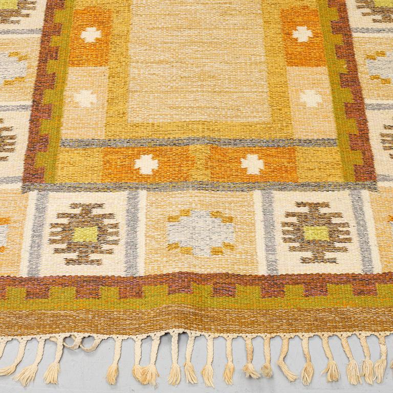 Ingegerd Silow, matta, "Båstad", rölakan, ca 202,5 x 135,5-137 cm, signerad IS.