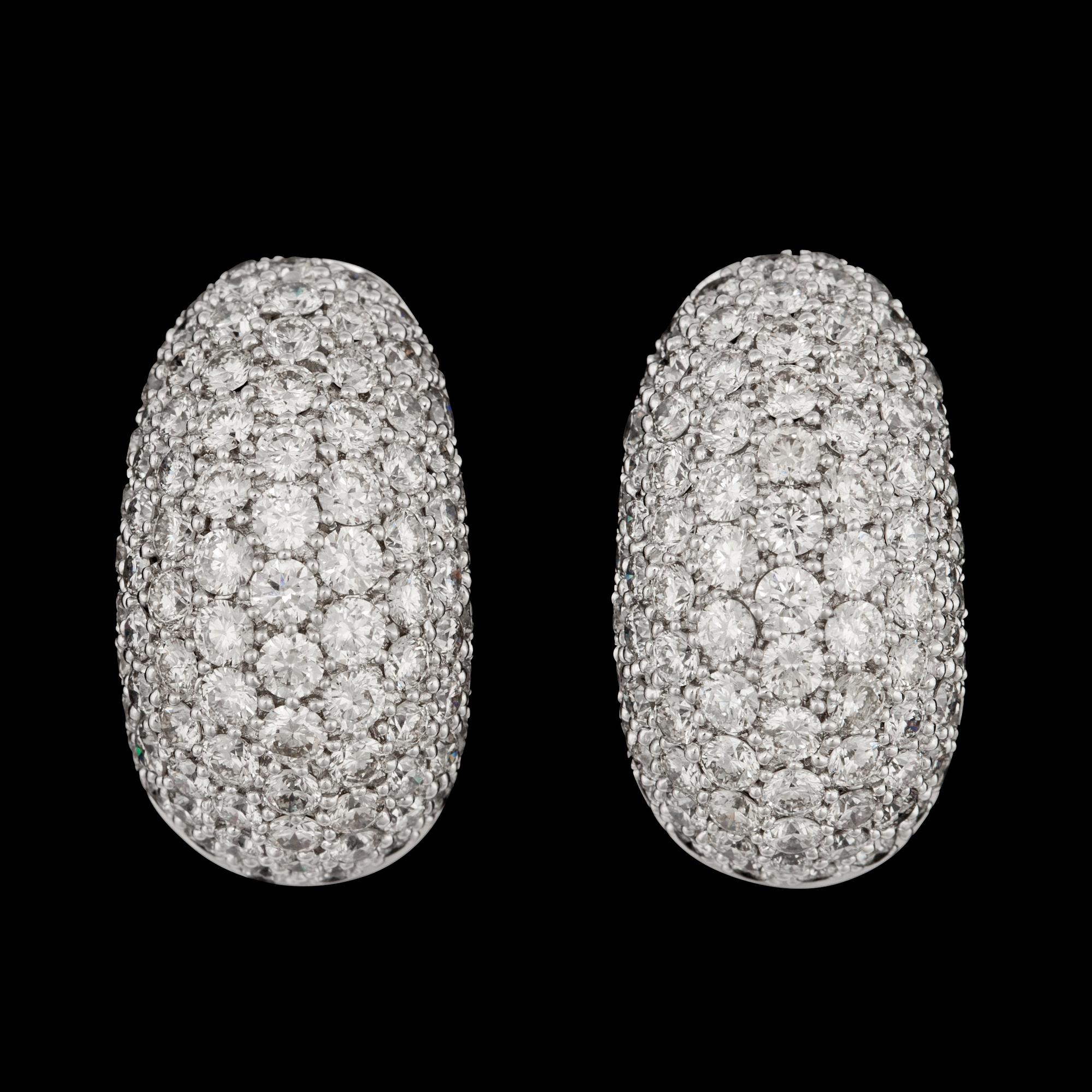 A pair of brilliant cut earrings, tot. 3.59 ct.