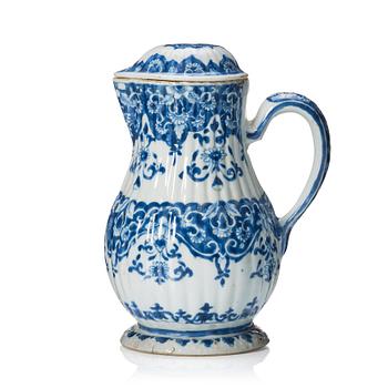 1164. Kanna med lock, porslin, Qingdynastin Kangxi (1662-1722).