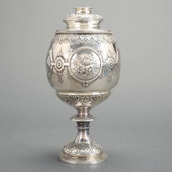 POKAL med LOCK, silver, Edward och John Barnard, London, England, 1864. Vikt ca 587 gram.