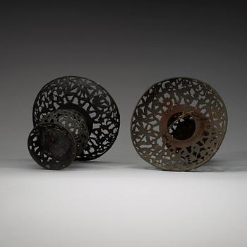 A pair of bronze lanterns, late Qing dynasty (1644-1912).