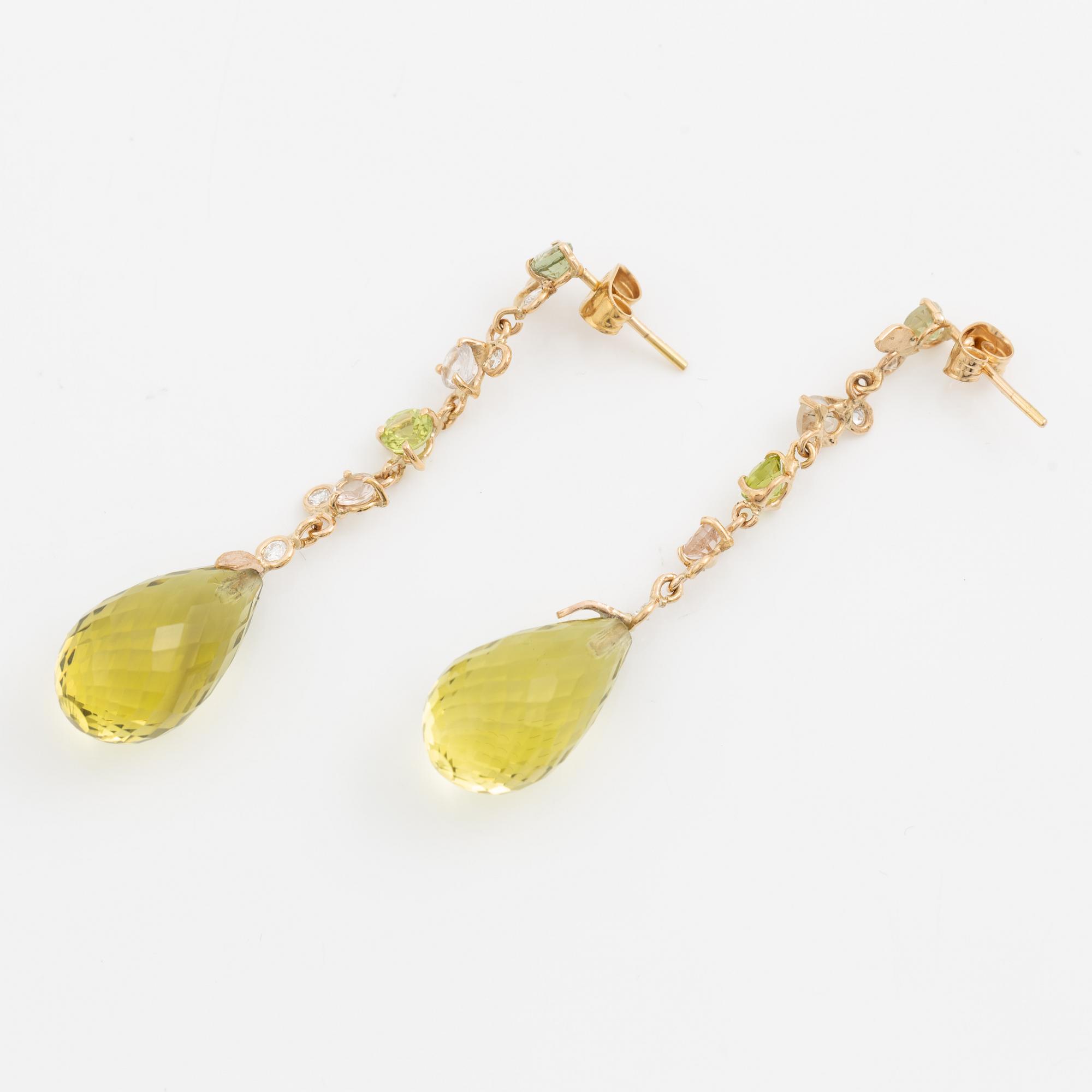 Örhängen, Mandelstam, 18K guld med briolettslipad limekvarts, peridot och briljantslipade diamanter.