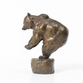Arvid Knöppel, sculpture, Standing bear.