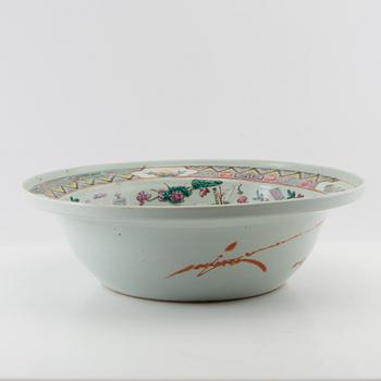 Wash basin China 20th century porcelain.