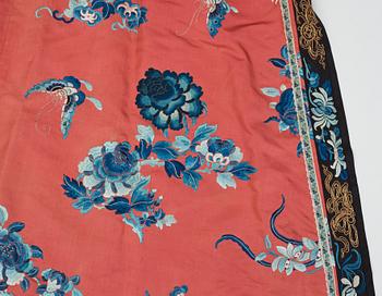 A Chinese embroidered silk robe, late Qing dynasty, circa 1900.