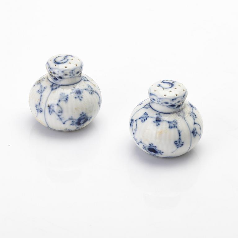 Royal Copenhagen, Fat samt salt- och pepparkar, porslin, "Musselmalet helblond", Danmark.