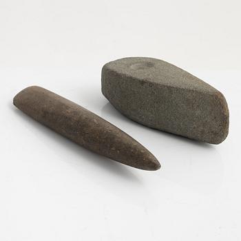 Yxa, samt yxämne, neolitikum.