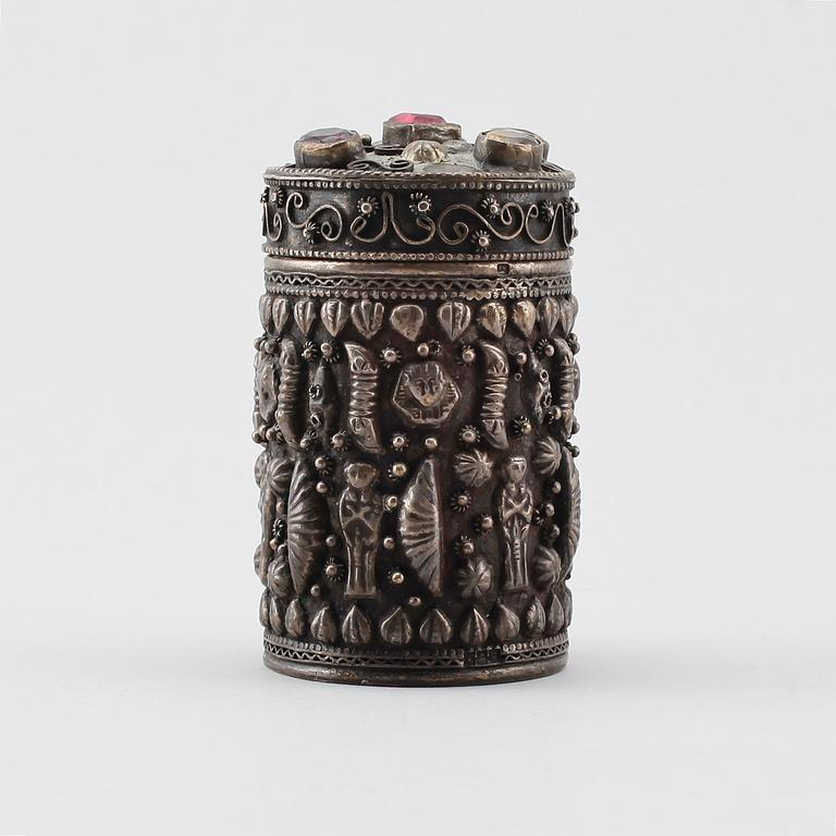 LOCKDOSA, silver, svenska importstämplar, 1900-talets första hälft. Vikt ca 129 g.