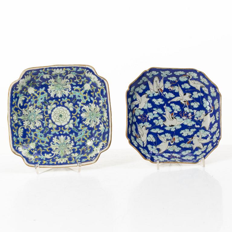 Two enamelled dishes, Qing dynasty, circa 1900.