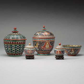 A group of Bencharong porcelain bowls, China for the Thai Market, Ayutthaya Period, 18th/19th Century.