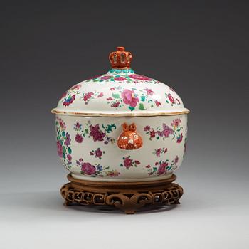 A famille rose tureen with cover, Qing dynasty, Qianlong (1736-95).