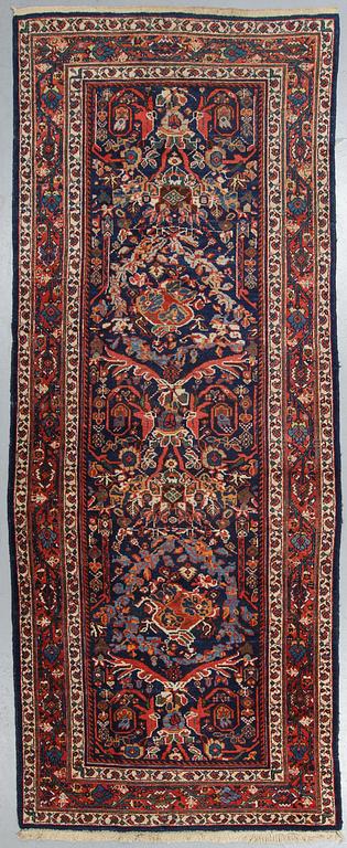 A carpet, Antique/semi-antique Mahal, ca  340 x 130-138 cm.