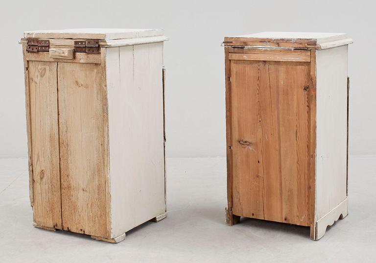 POTTSKÅP, ett par snarlika, 1800-tal.