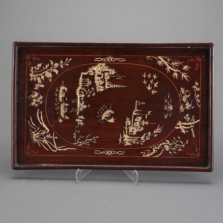 BRICKA. trä samt ben, Sen Qing/1900-talets början.