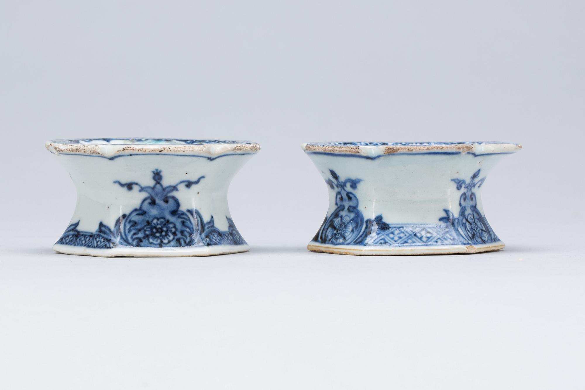 SALTKAR, ett par, porslin, Kina, Qianlong (1736-95).