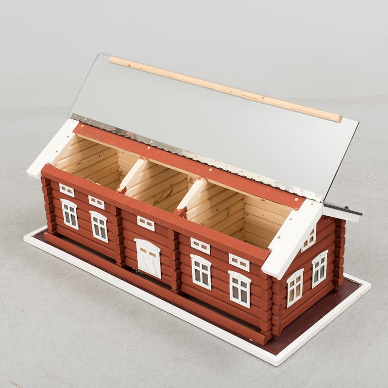 A bird feeding table by Carl-Erik Kroon, Luleå, Sweden.