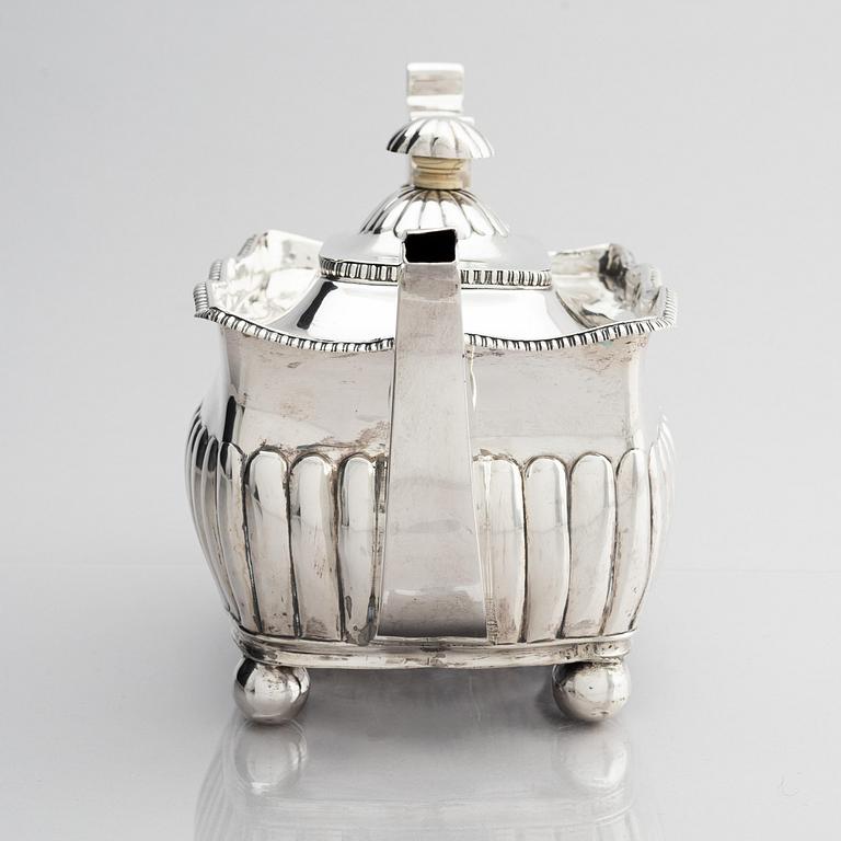 James Henzell, tekanna, silver, Dublin 1813. Empire.