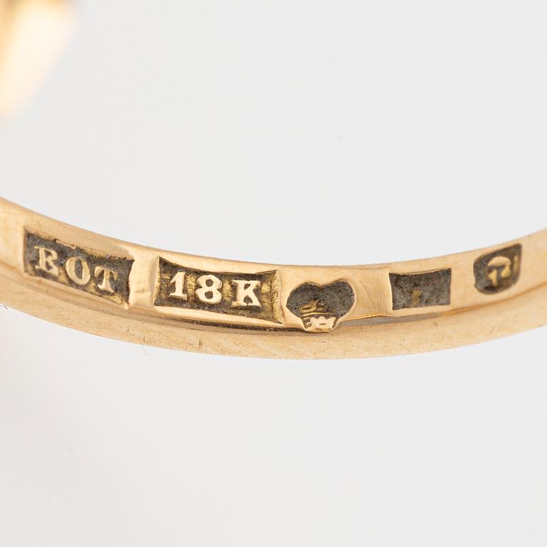 Ring 18K gold with blue stone.