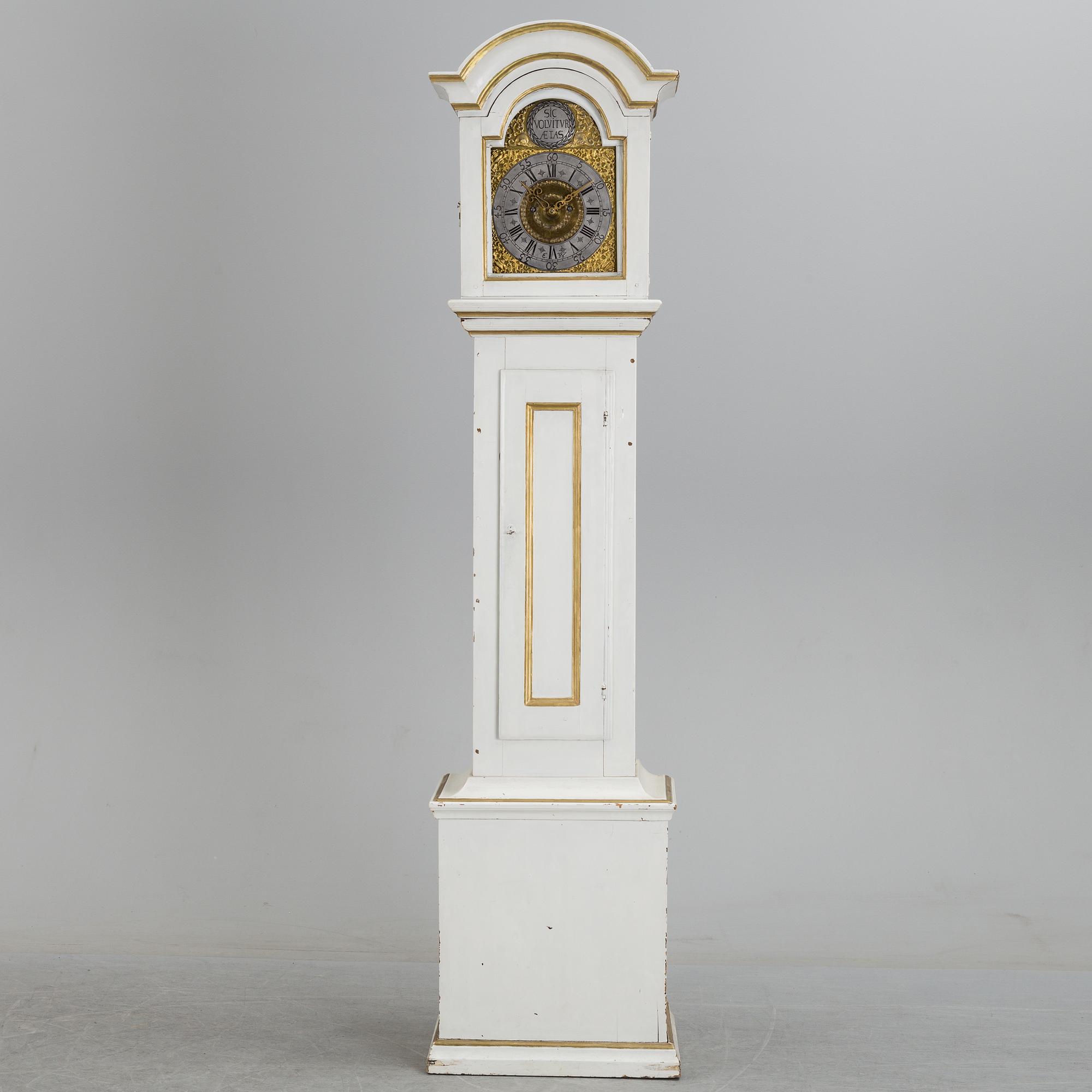A LONGCASE CLOCK, late 18th / early 19th century.