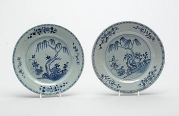 TALLRIKAR, 8 st, porslin, Kina, Qianlong (1736-95).