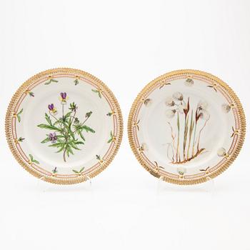 Royal Copenhagen, Plates, six pieces, (Hausmålerai), 1950s.