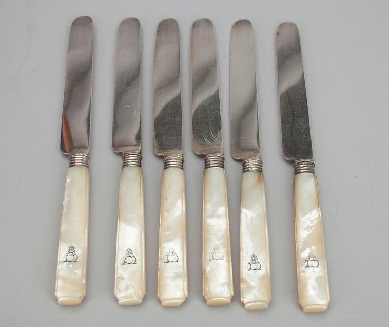BESTICKUPPSÄTTNING, 12+12, sterling silver samt pärlemor, London 1854.