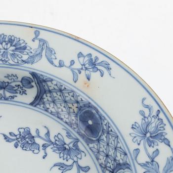 A set of six blue and white soup plates, Qing dynasty, Qianlong (1736-95).