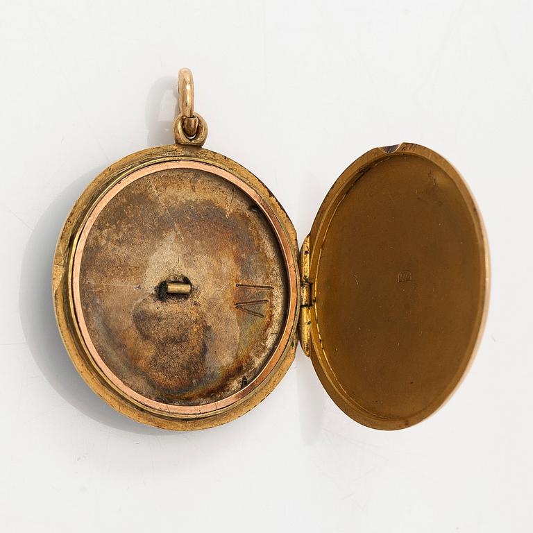 Medaljong, 14K guld, emalj, rosenslipad diamant.