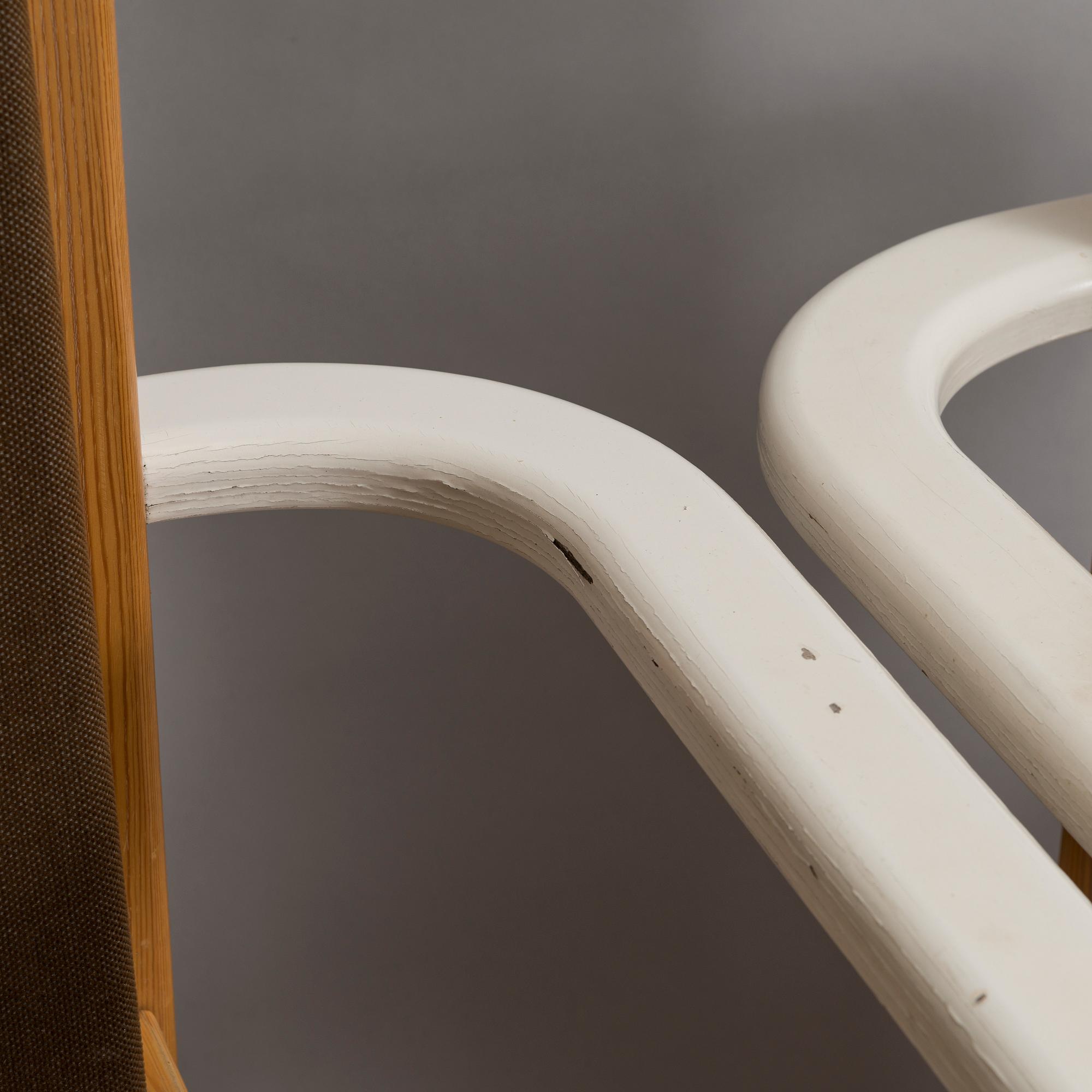 EERO AARNIO, PÖYTÄ JA TUOLEJA, 9 kpl, "Viking", Pan Puu, 1980-luvun alku.