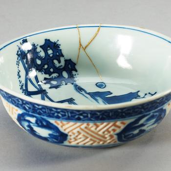 A blue and white Transitional 'Ling Ling' bowl, 17th Century.
