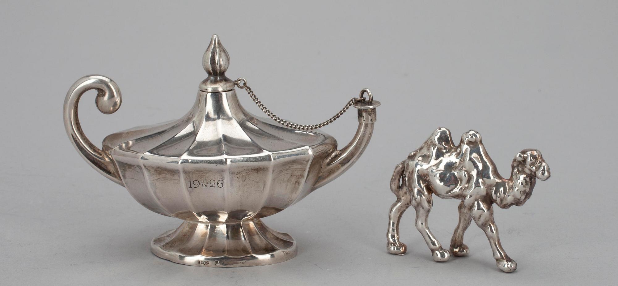 KAFFESKEDAR, 6 st, Auran Kultaseppä, Åbo 1960 samt FÖREMÅL i SILVER, 6 st, bl.a. Israel. Tot. vikt 173 g.