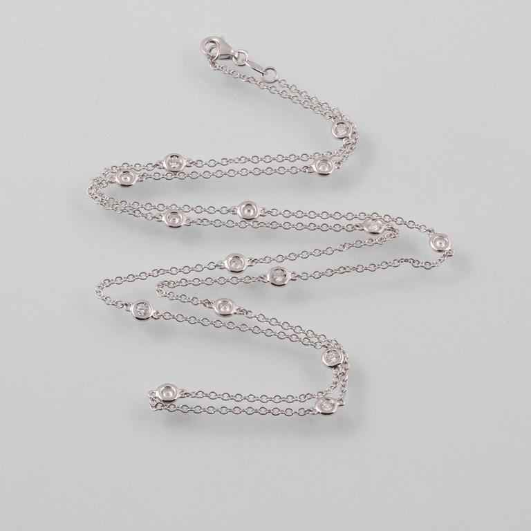 COLLIER, 18K vitguld med 15 briljantslipade diamanter ca 0.70 ct, Milano, Italien. Vikt 5,8 gram.