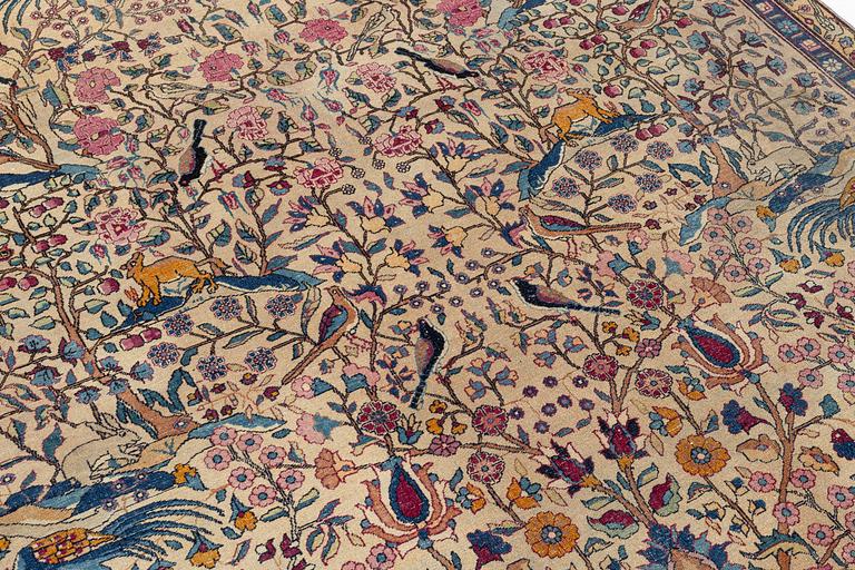 A carpet, semi-antique persian possibly Esfahan/Tehran/Kashan ca 259 x 156 cm.