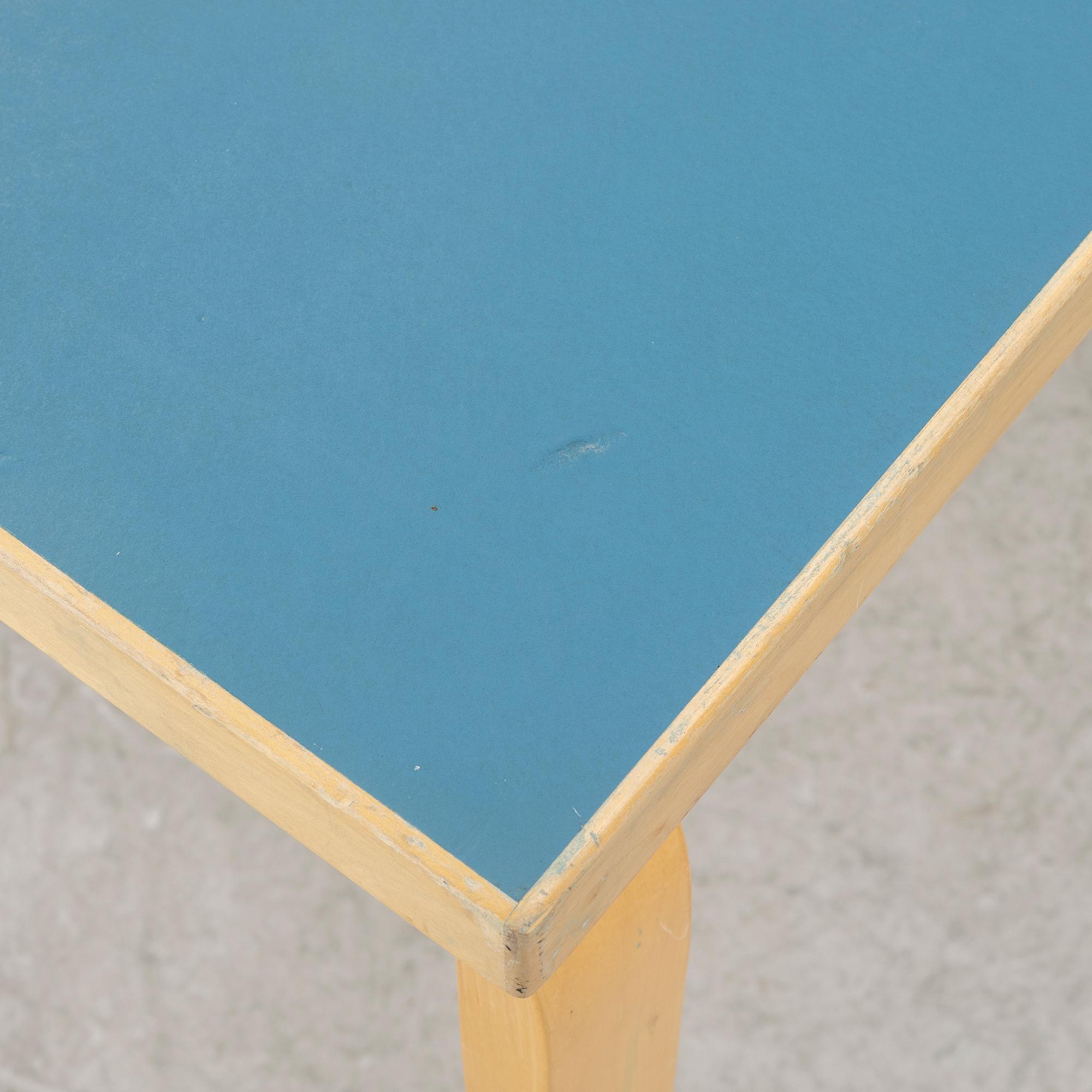 Alvar Aalto, drop-leaf table, model DL82, O.Y. Huonekalu- ja Rakennustyötehdas A.B., mid-20th century.