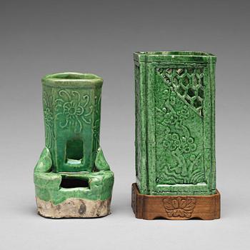 787. Two Chinese apple green glazed brush holders, Qing dynasty, 19th Century.