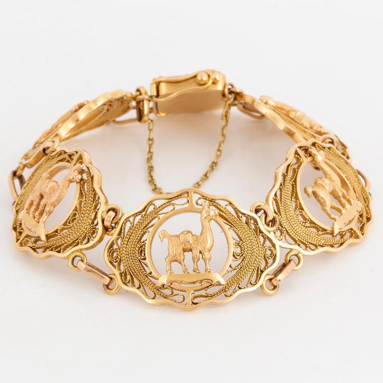 18K and 22K gold bracelet.