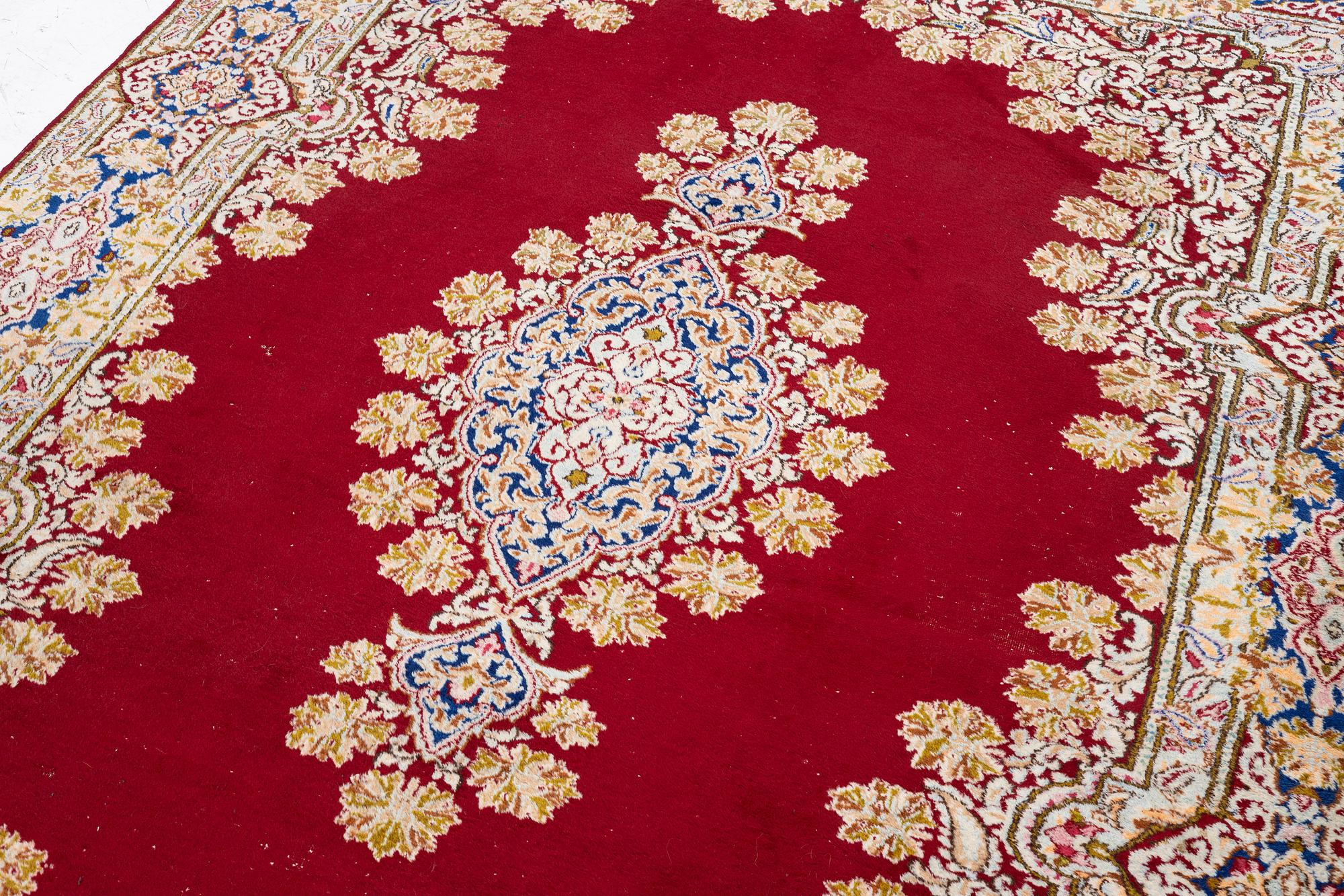 Carpet, Kirman, 314 x 220 cm.
