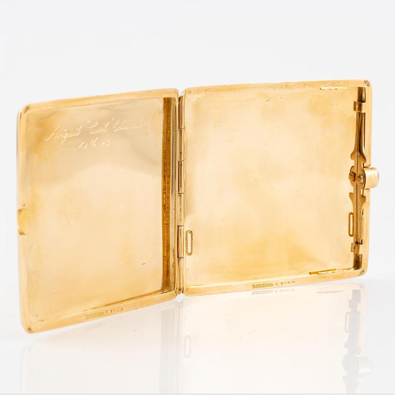 A Swedish 20th century 18ct gold cigarette case, mark of Karl Anderson, Stockholm 1920.