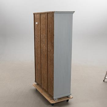 Skåp, omkring 1900.