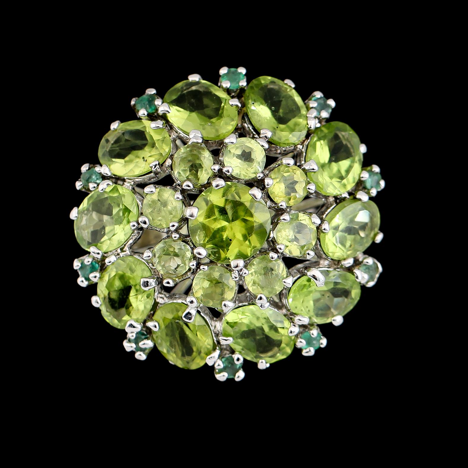 COCKTAILRING, 925 sterlingsilver, gröna peridoter.